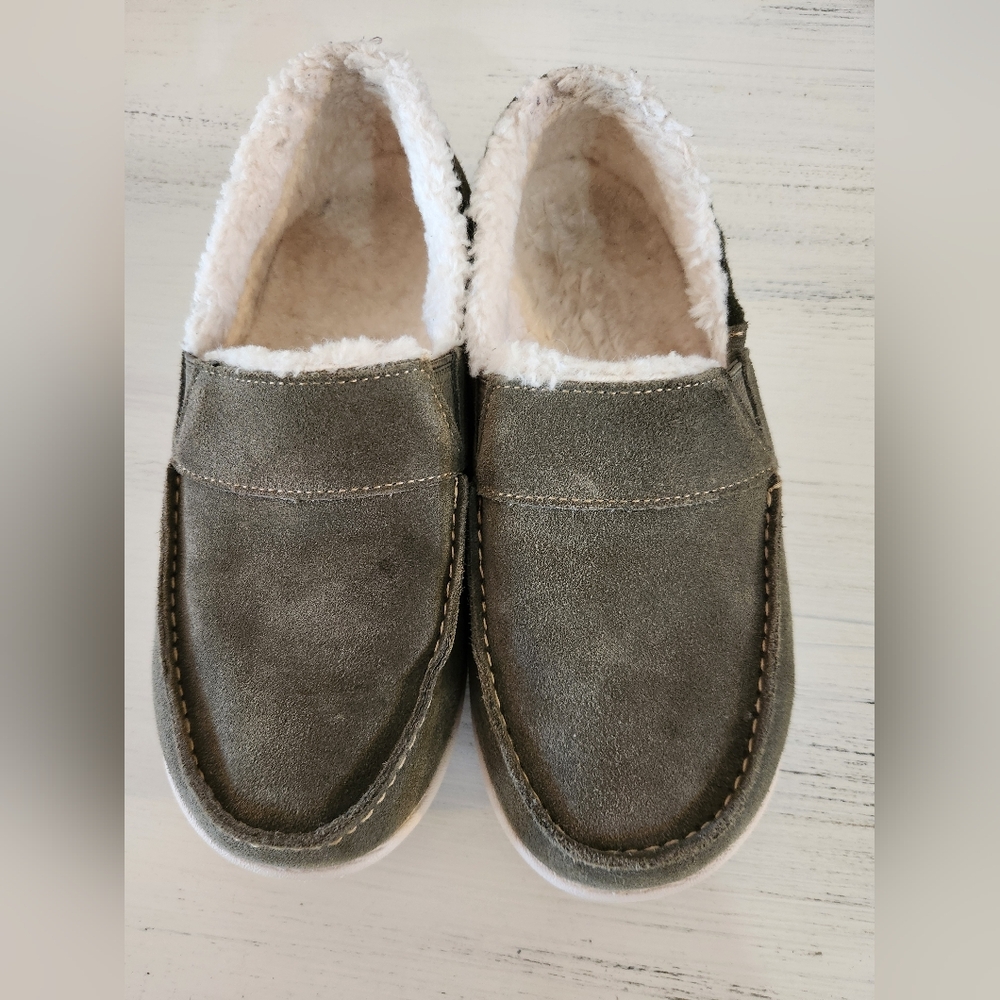 Slippers ,  suede dark green . Soft cozy lining , slippers resistant,  pull on .